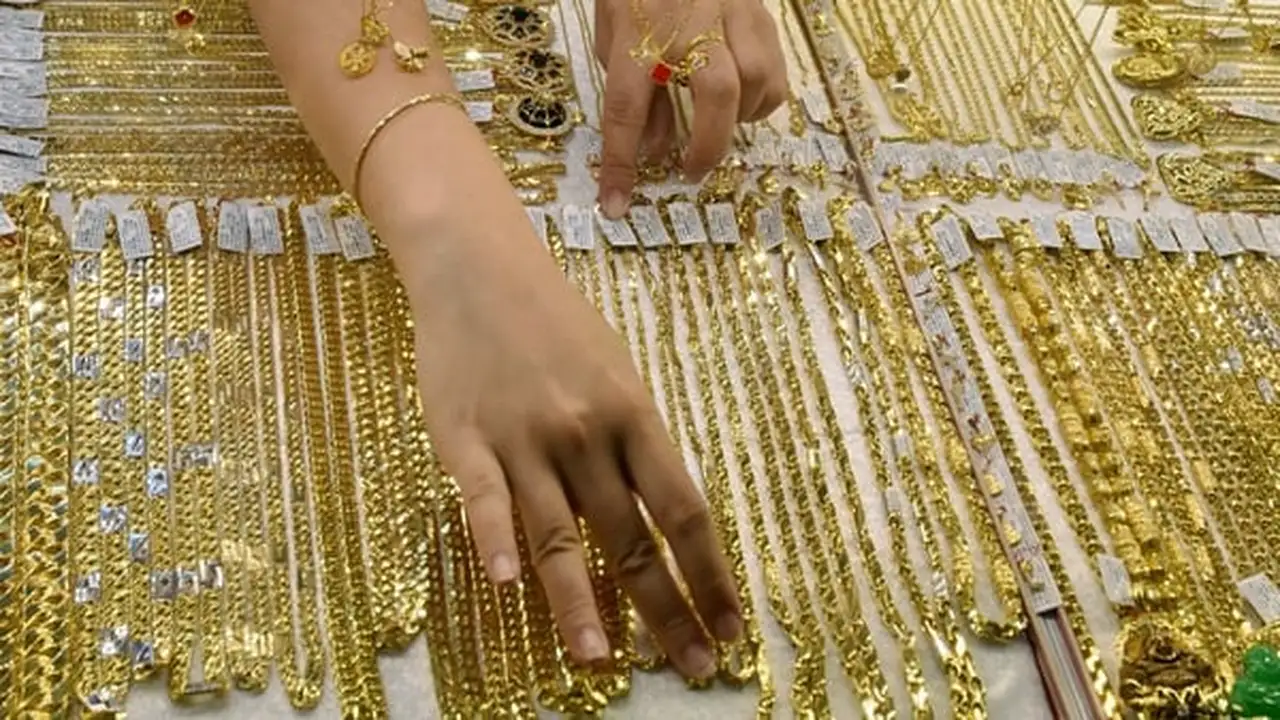 تراجع أسعار الذهب العالمية بقيمة 113 دولارًا في الأسواق الدولية خلال التداولات الأخيرة.